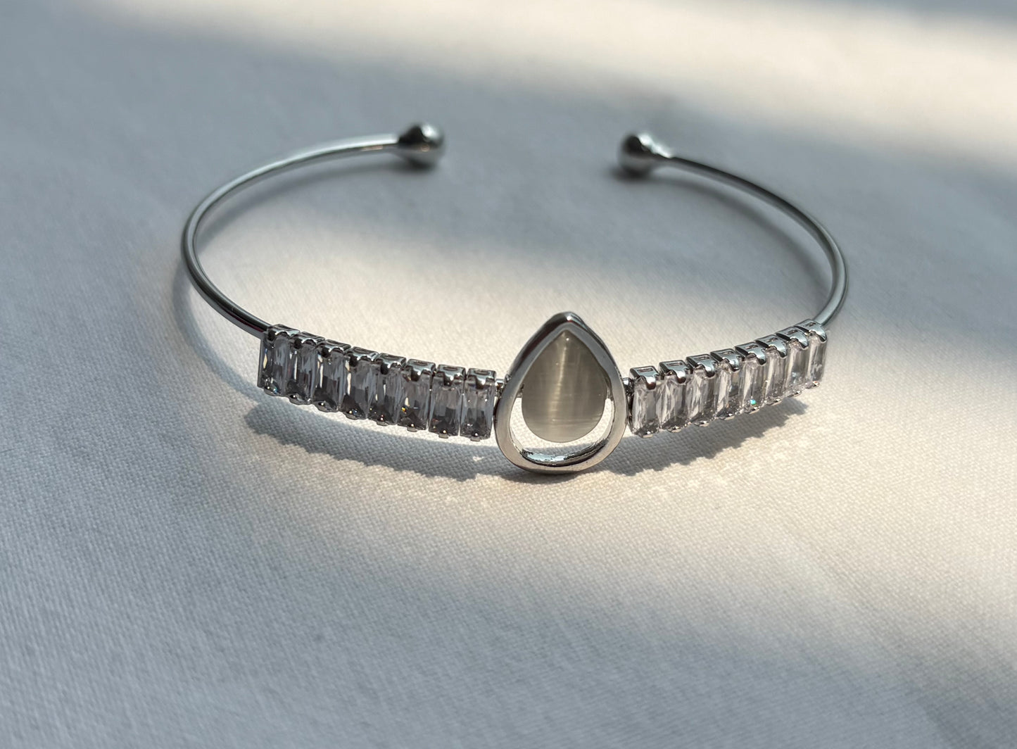 Teardrop silver cuff Bracelet
